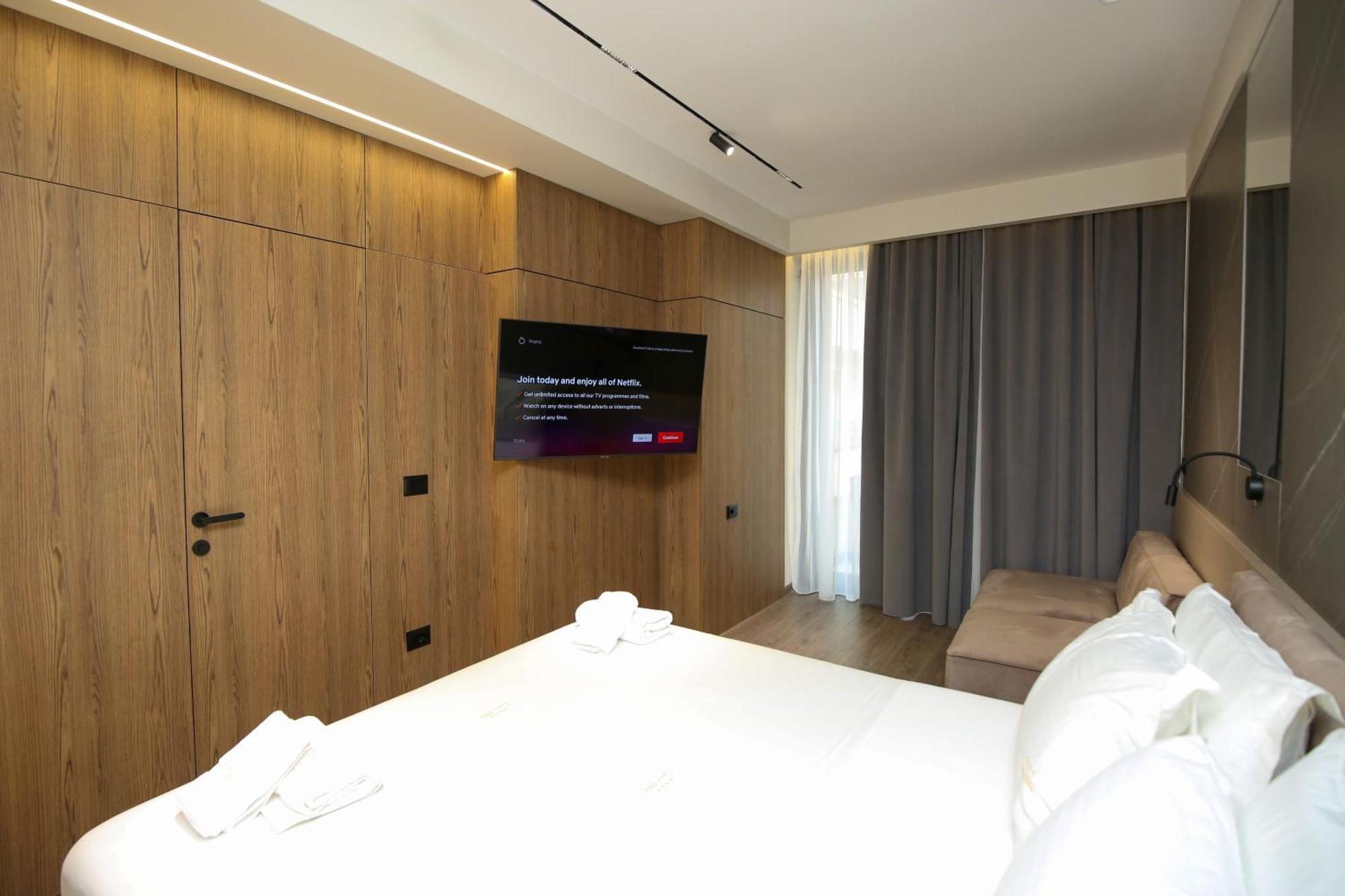 Charm Hotel Vlore Exterior photo