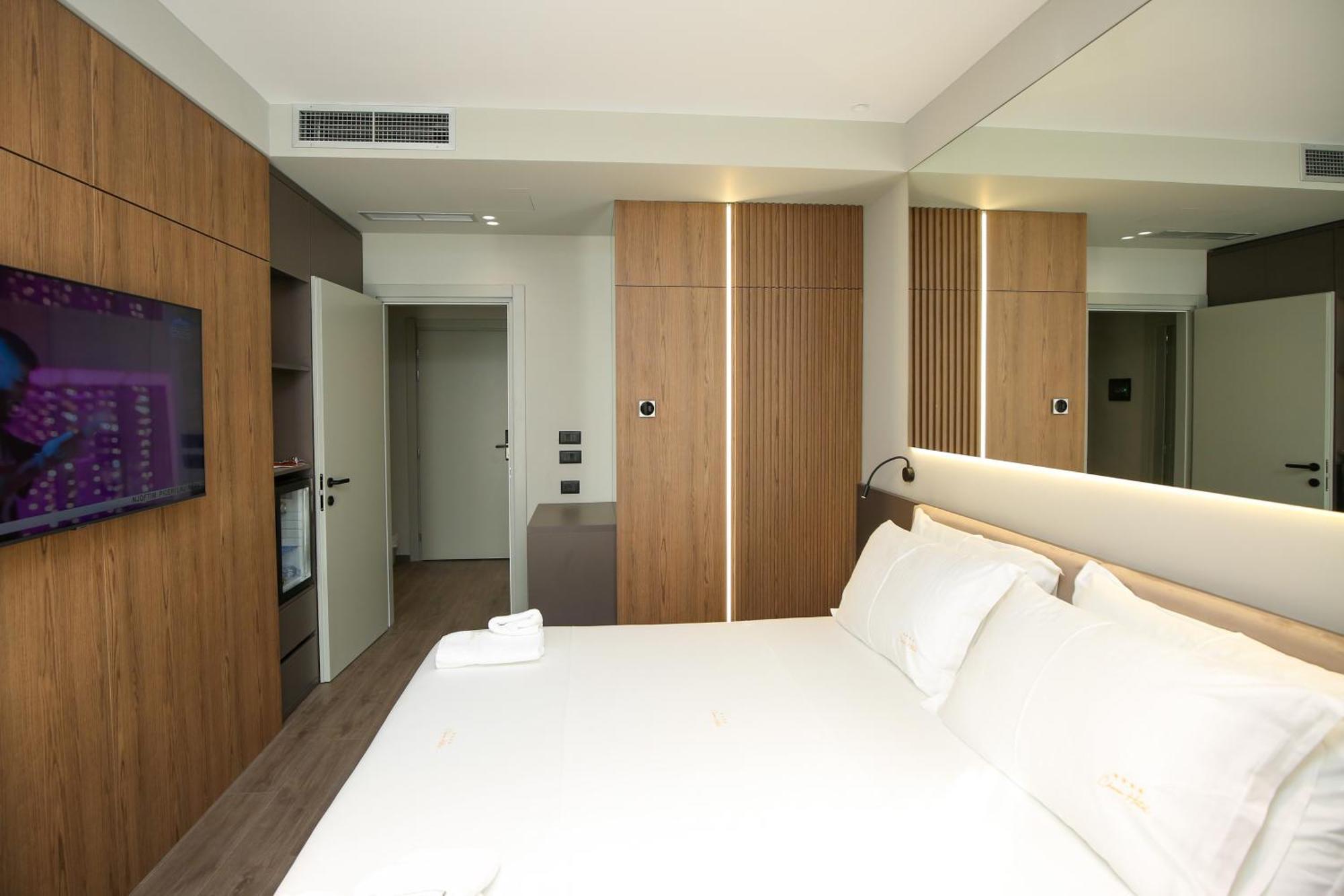 Charm Hotel Vlore Exterior photo