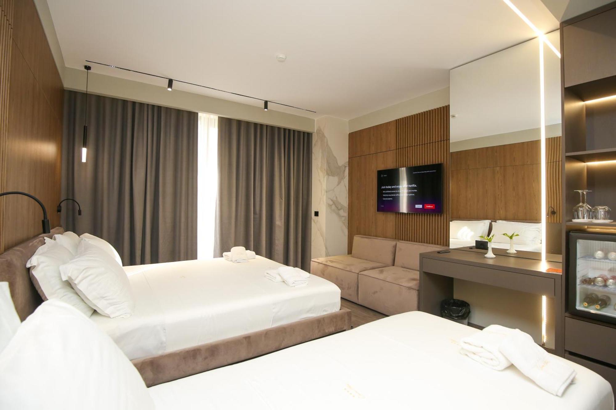 Charm Hotel Vlore Exterior photo