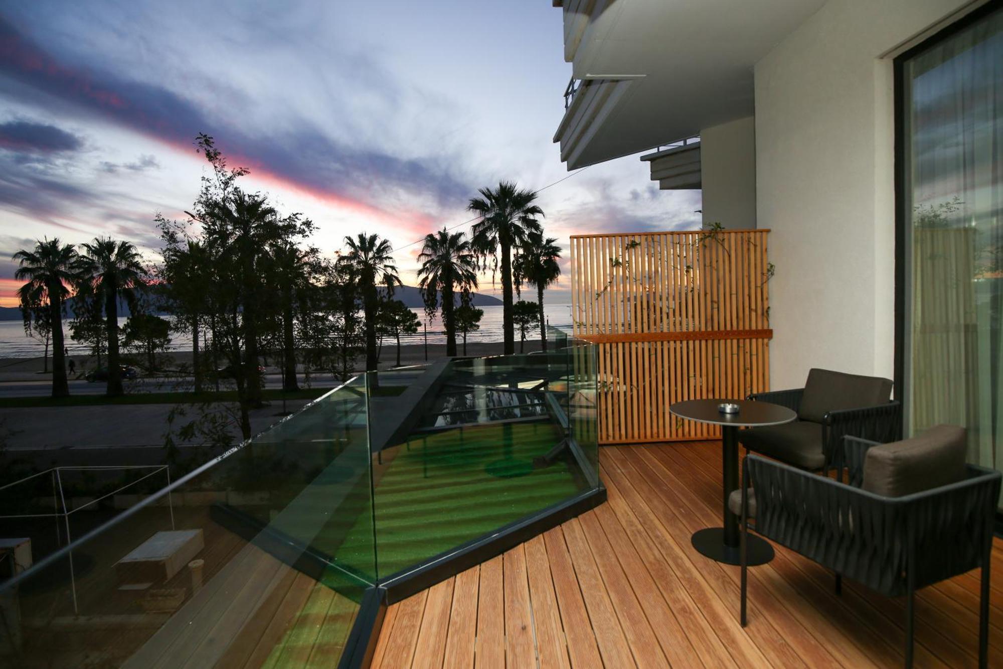 Charm Hotel Vlore Exterior photo