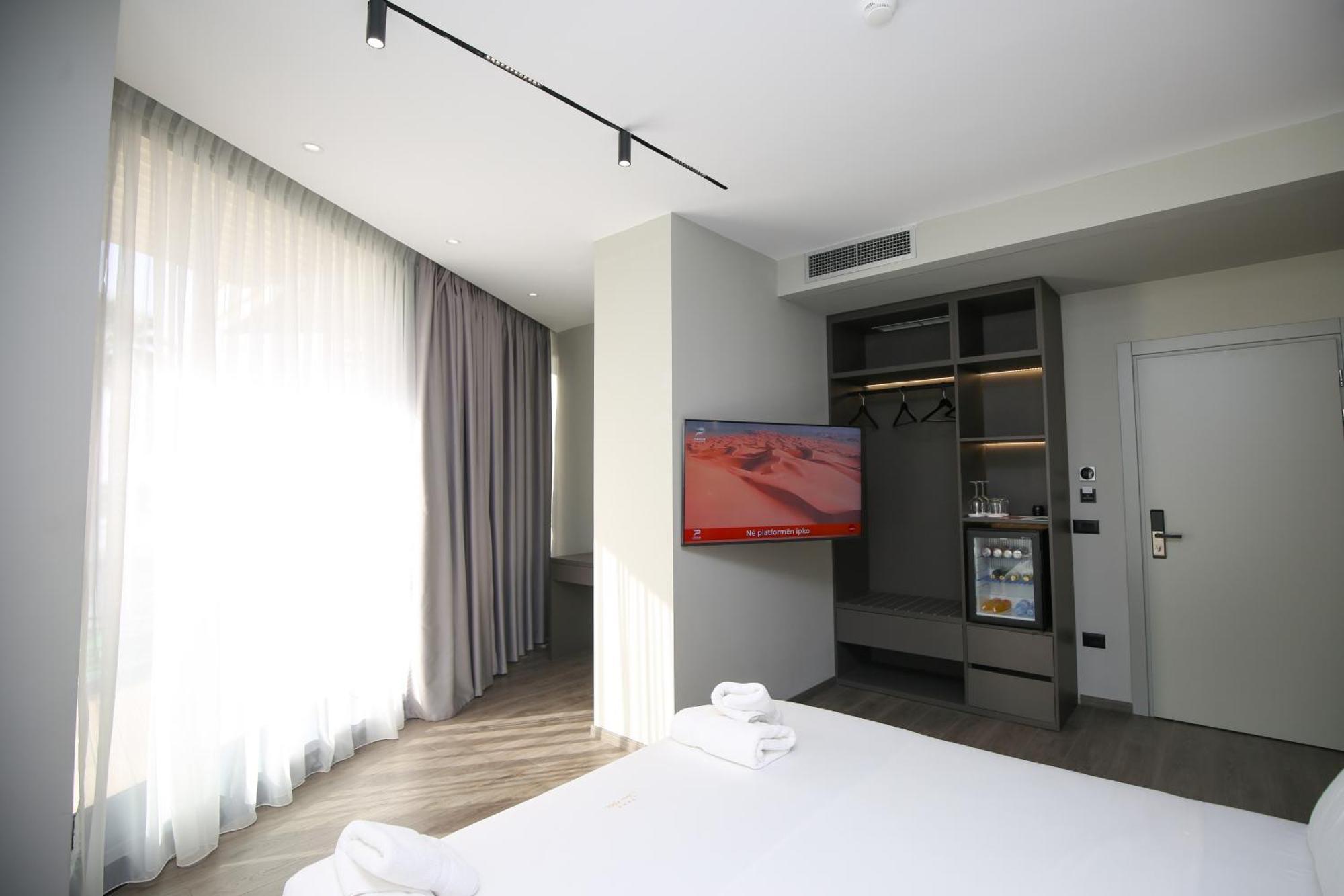 Charm Hotel Vlore Exterior photo