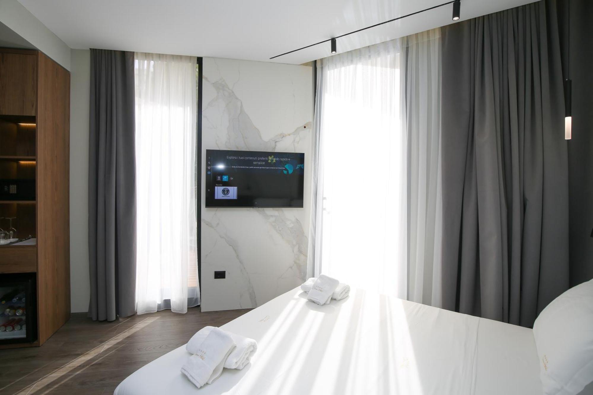 Charm Hotel Vlore Exterior photo