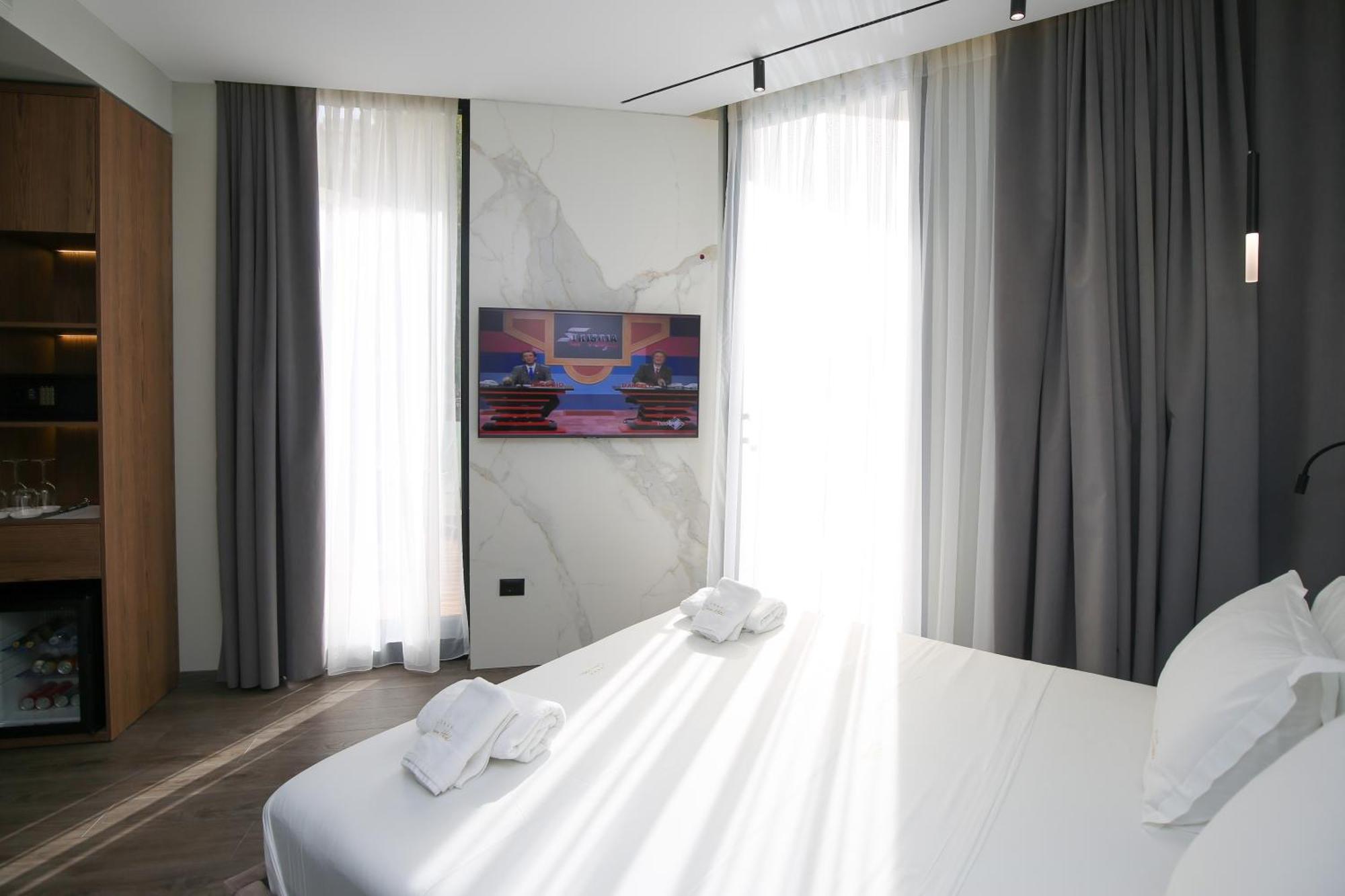 Charm Hotel Vlore Exterior photo