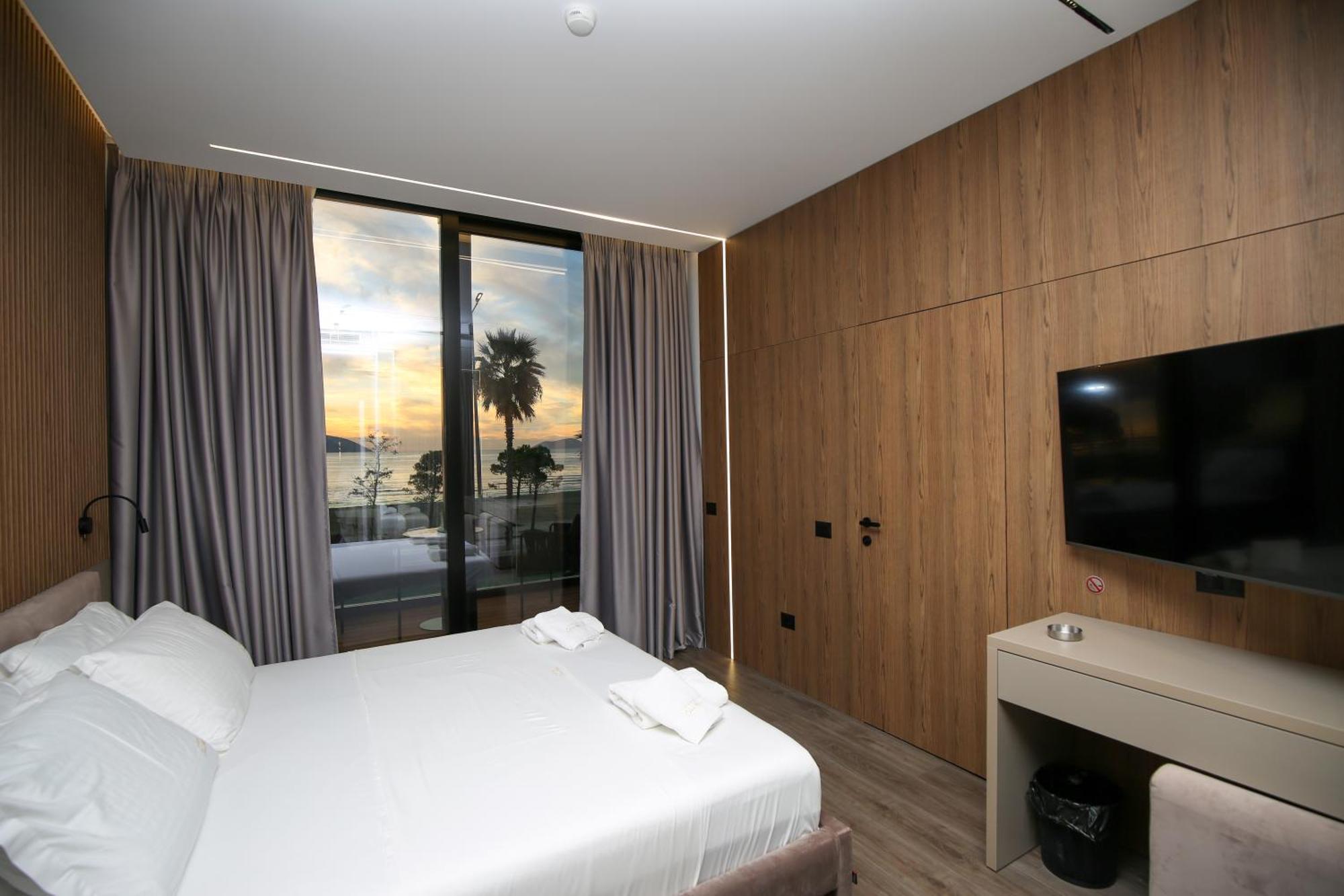 Charm Hotel Vlore Exterior photo