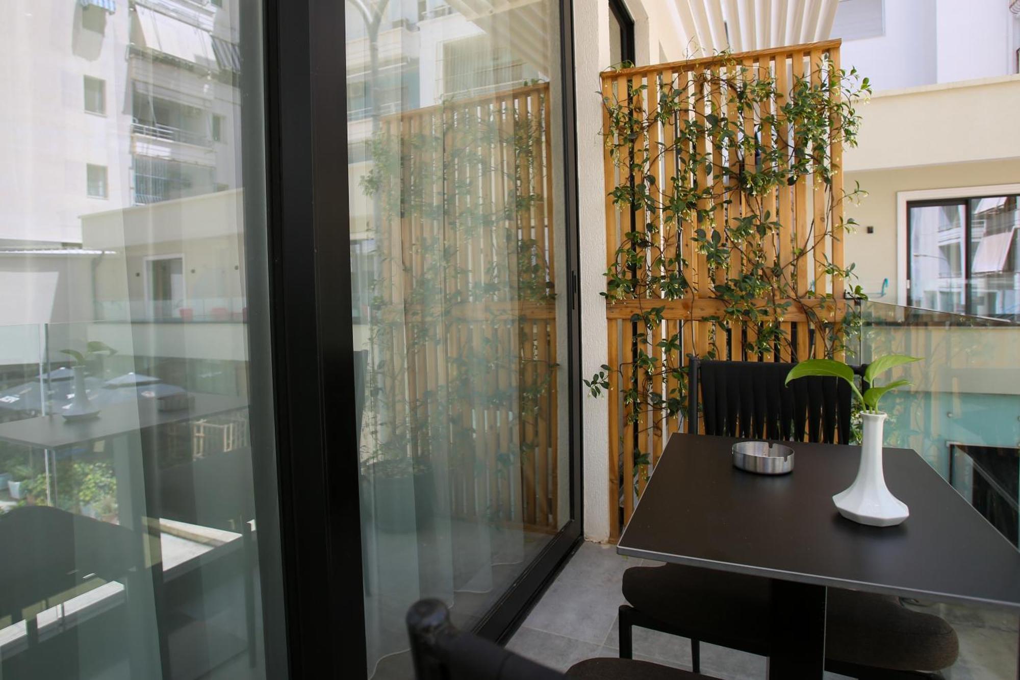Charm Hotel Vlore Exterior photo